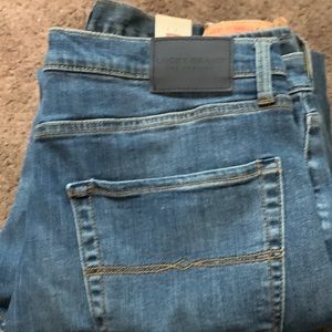 4 pair of pants for sale. 3 Levi’s, 1 lucky brand. 2 are new and 2 are used
